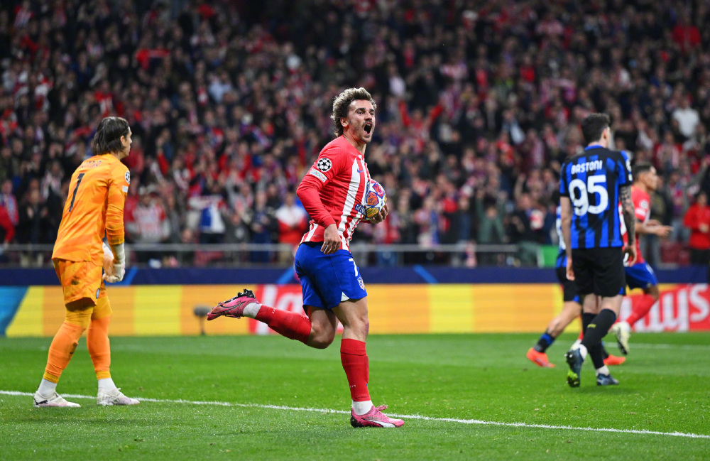 包含AC米兰绝杀巴萨，卡瓦尼扑点救主欧冠的词条