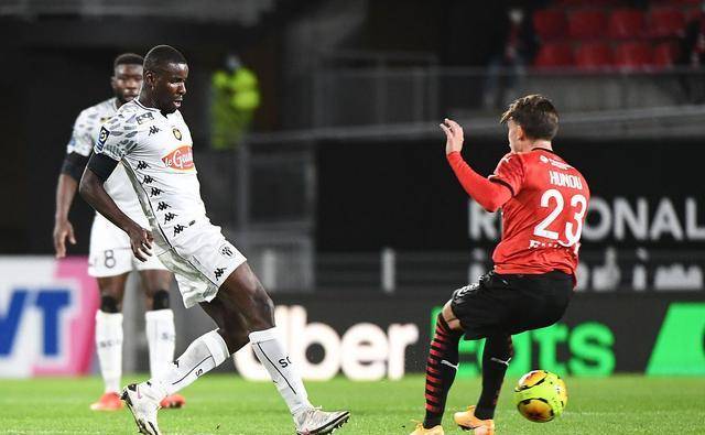 关于波尔多主场逼平里昂,保持不败状态的信息 关于波尔多主场逼平里昂,保持不败状态的信息