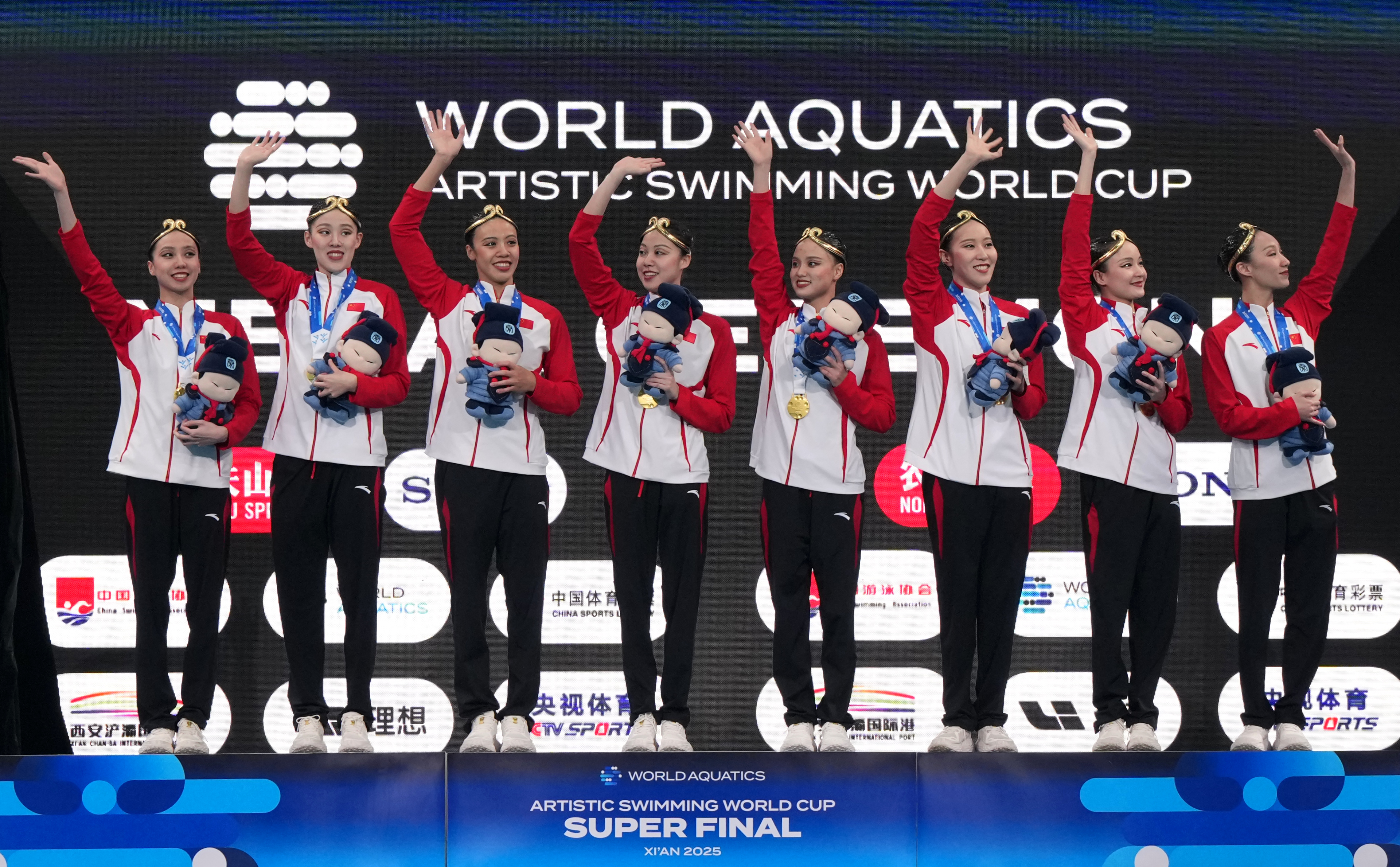 世界杯预选赛中,女子球队获得冠军 世界杯预选赛中,女子球队获得冠军