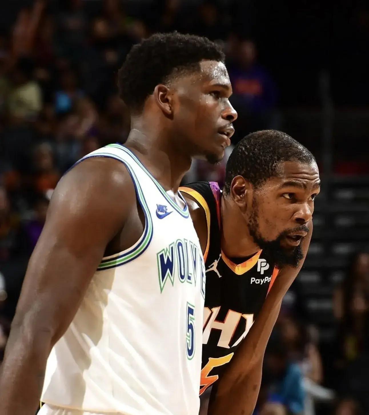 森林狼队员顽强拼搏,最终获得胜利 森林狼队员顽强拼搏,最终获得胜利